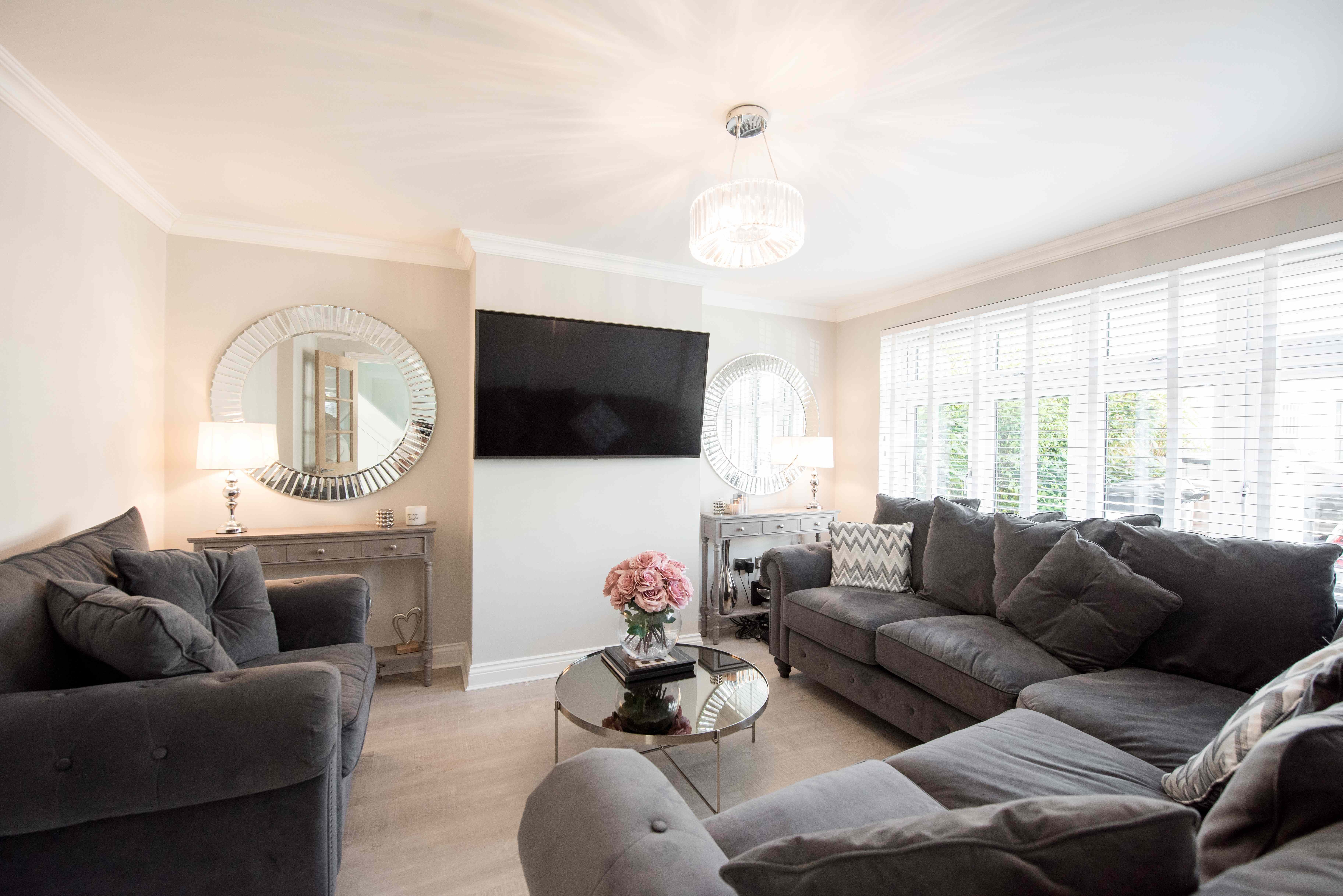 Lỗi sai khiến phòng khách chật chội hầu như ai cũng mắc phải - 2