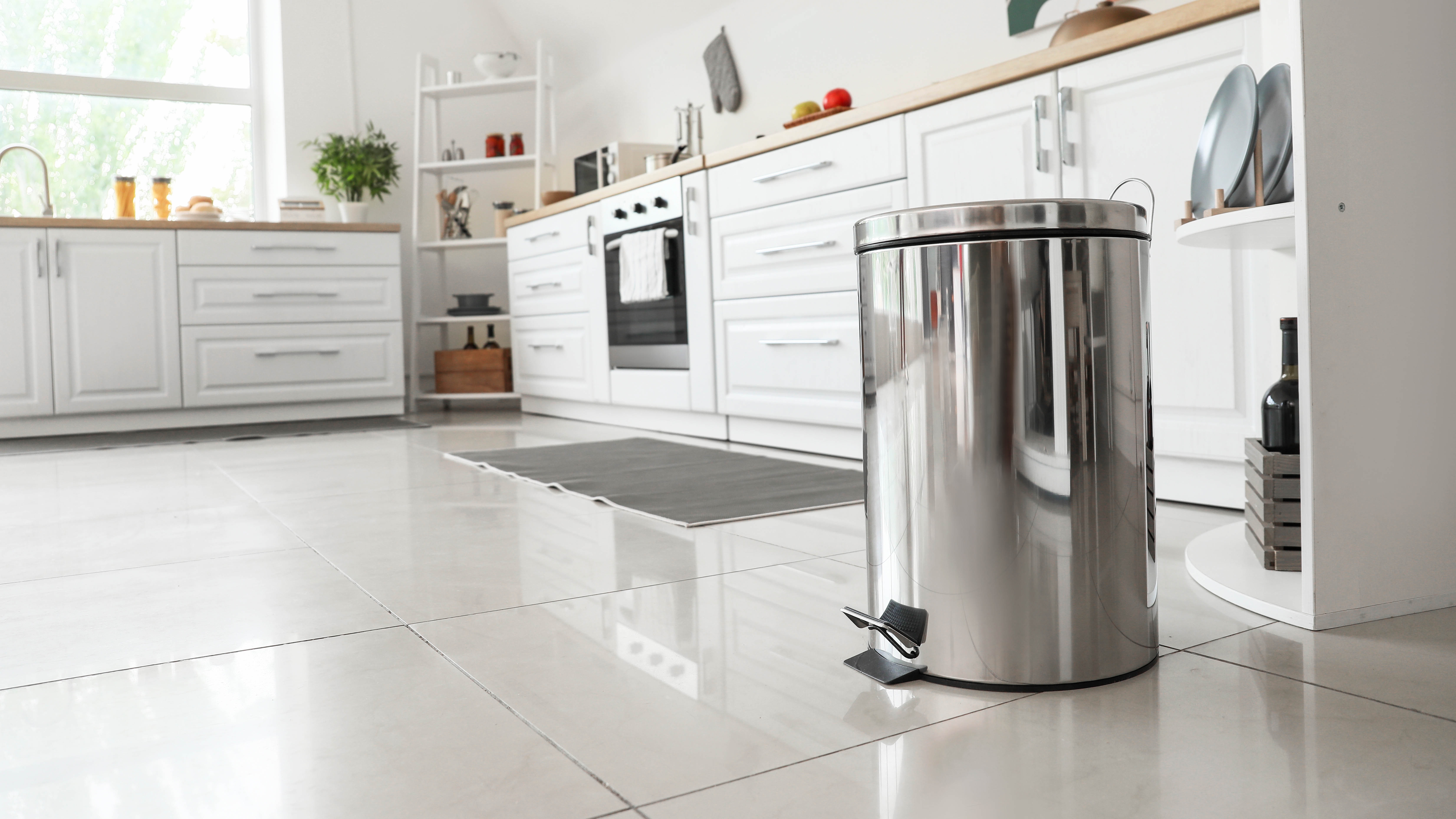 4 cách giấu thùng rác cực khéo giúp bếp nhà bạn sang, gọn hơn - 1 4 cách giấu thùng rác cực khéo giúp bếp nhà bạn sang, gọn hơn - 1