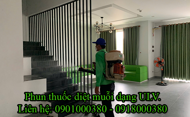 Phun thuốc diệt muỗi bằng phương pháp ULV. Phun thuốc diệt muỗi bằng phương pháp ULV.